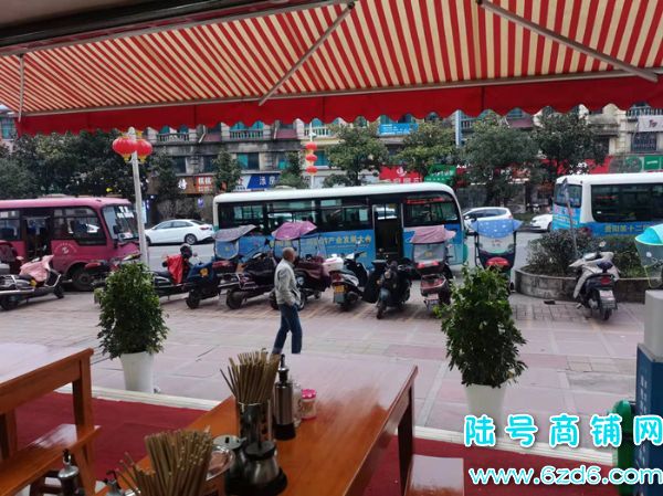 （陆号）乌当区新添寨117地质队临街餐饮店转让实景图片