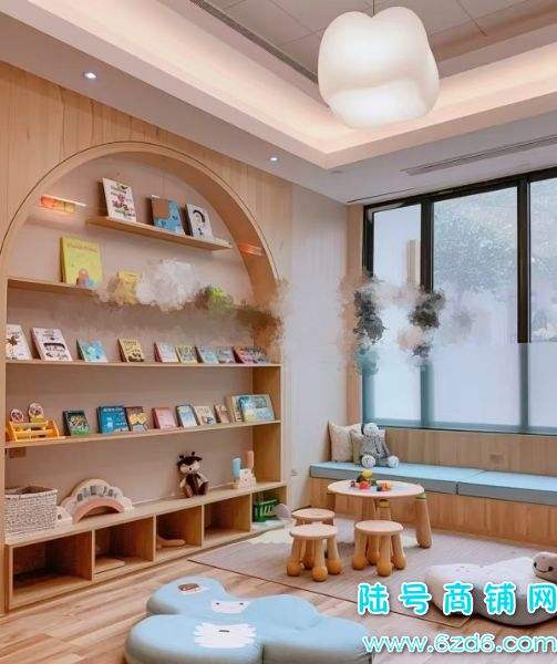 ���������ʳ�����й�����ת�ã�����һ��ĸӤ��Ӿ��ʵ��ͼƬ