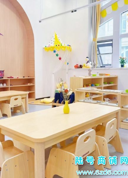 ���������ʳ�����й�����ת�ã�����һ��ĸӤ��Ӿ��ʵ��ͼƬ