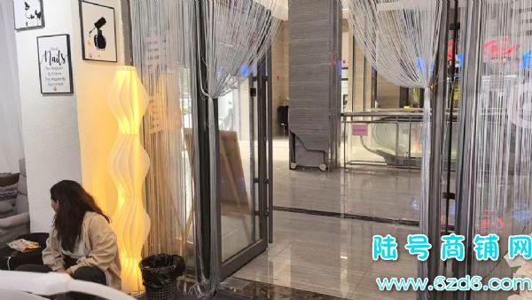 ��½�ţ���ɽ�����Ϸ�·�������㳡���׵���ͻ��ͼ�ת��ʵ��ͼƬ