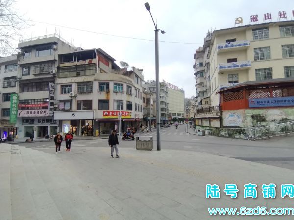 �����ص�һСѧ���ж�¥���������ת�ã��ɿ�תʵ��ͼƬ