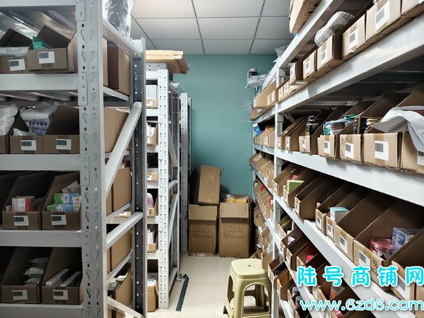 ��½�ţ�С��ǭ�����г�ҽ����е��ת�ã��´���һ����ʵ��ͼƬ