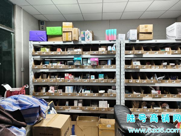 ��½�ţ�С��ǭ�����г�ҽ����е��ת�ã��´���һ����ʵ��ͼƬ