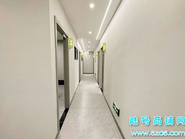 8������ ��ɽ��ǧ���㳡��������������ת��ʵ��ͼƬ