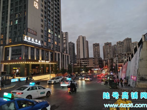 ��½�ţ�С���ֽ�·�����̩�쾵���������ת�ã��ս�˫��ͷʵ��ͼƬ