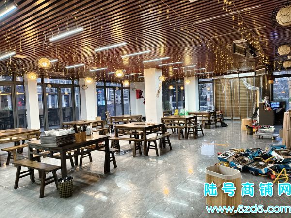 ��½�ţ�С���ֽ�·�����̩�쾵���������ת�ã��ս�˫��ͷʵ��ͼƬ