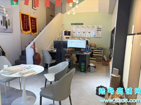 �Ͻ����ǹس����ٽּҾӽ��ĵ�ת�ã����Լ�������һ��תʵ��ͼƬ