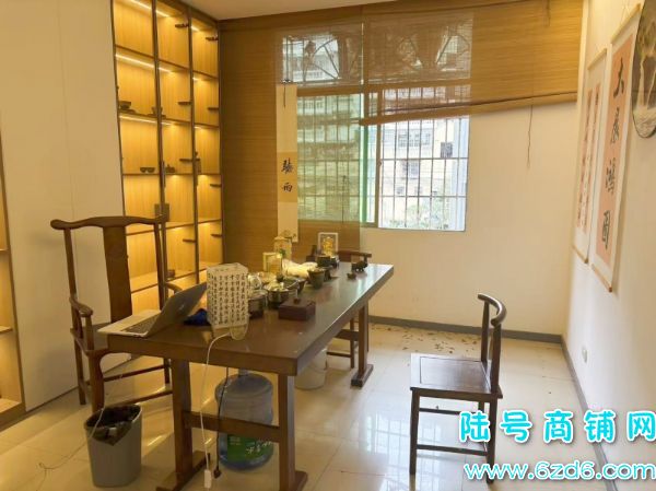 �Ͻ����ǹس����ٽּҾӽ��ĵ�ת�ã����Լ�������һ��תʵ��ͼƬ