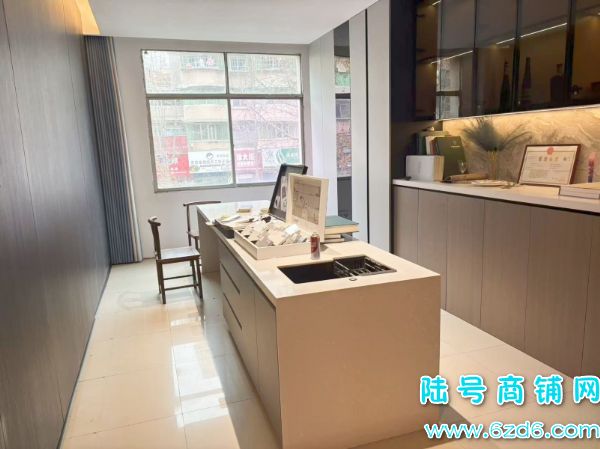 �Ͻ����ǹس����ٽּҾӽ��ĵ�ת�ã����Լ�������һ��תʵ��ͼƬ