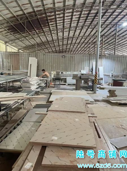 �Ͻ����ǹ��������Žֵ��Ҿӽ��Ĺ���ת��ʵ��ͼƬ