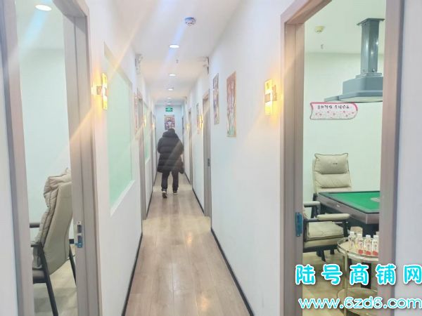 8������ ����԰���ڽ�1������������ת��ʵ��ͼƬ