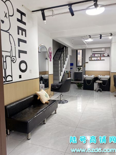 ��½�ţ��������������Ǿ��г��ٽ־�װ������ת��ʵ��ͼƬ