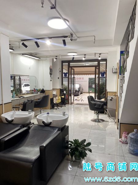 ��½�ţ��������������Ǿ��г��ٽ־�װ������ת��ʵ��ͼƬ