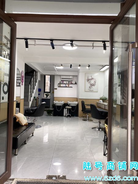 ��½�ţ��������������Ǿ��г��ٽ־�װ������ת��ʵ��ͼƬ