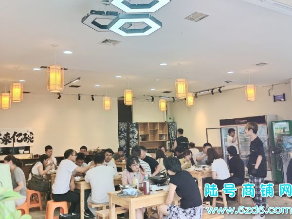 ���Ҵ�ʮ�ֹ�ó��ҵ����120ƽ�ٽֲ�����ת�ã��ɿ�תʵ��ͼƬ