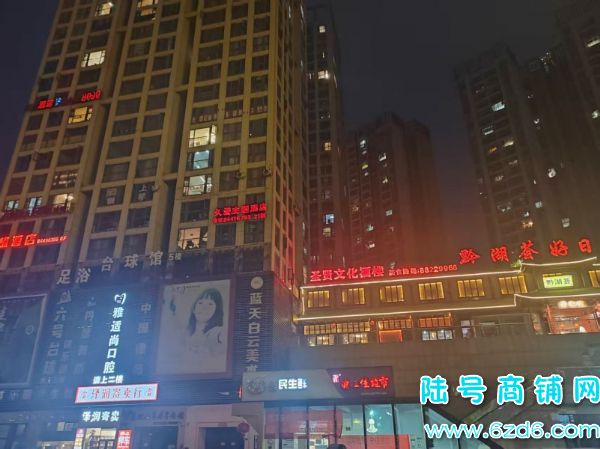 6������ ���������л���������ת��ʵ��ͼƬ