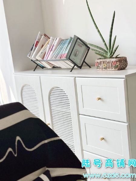 ��½�ţ�С����ƺ����仪ͥ����Ժת�ã�������1800ÿ��ʵ��ͼƬ