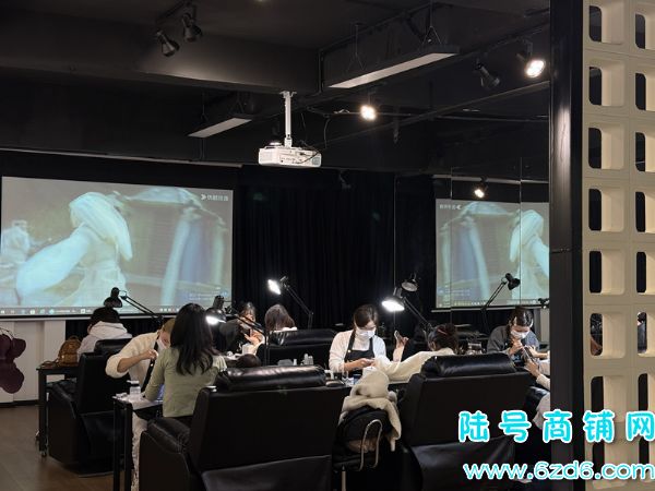 ��½�ţ����������������������޵�ת�ã������ĵض�ʵ��ͼƬ