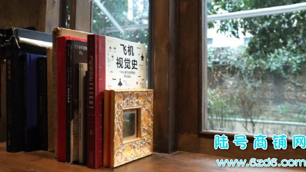 ��½�ţ��������ϳ����ضε�̨��С�ƹ�ת�ã�Ҳ���Կ�תʵ��ͼƬ