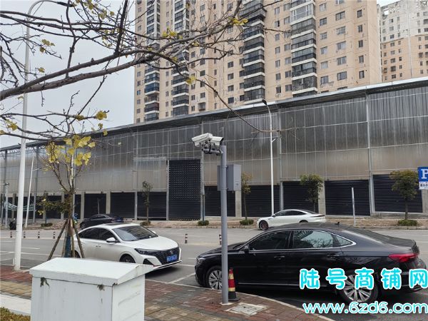 ��½�ţ���ɽ�����к�ӳɽ��˫��ͷת��������ʳ��ת�ã��ɿ�תʵ��ͼƬ