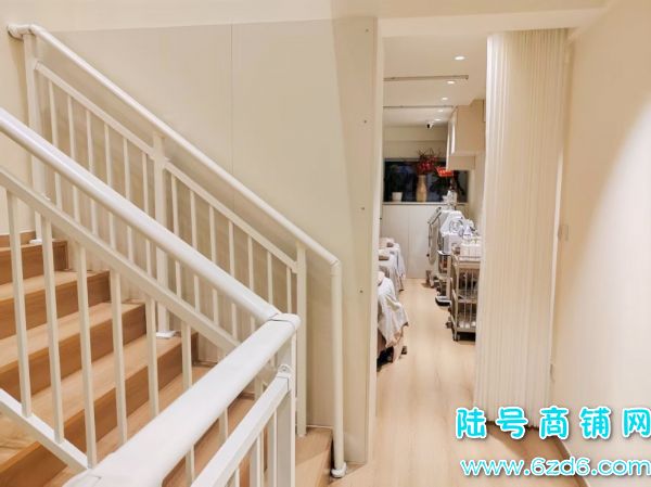 ��������ե���׸ֵ����ڸ����ٽ���������Ժ������ת��ʵ��ͼƬ