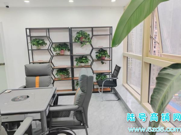 �ĸ����� ����԰�����㳡3��������ת�ã�һ������ʵ��ͼƬ