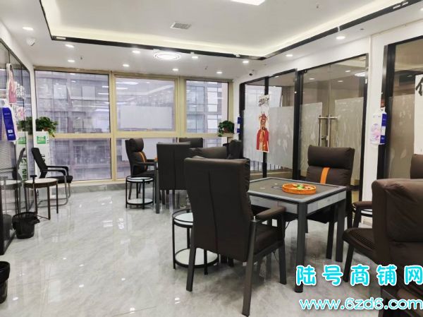 �ĸ����� ����԰�����㳡3��������ת�ã�һ������ʵ��ͼƬ