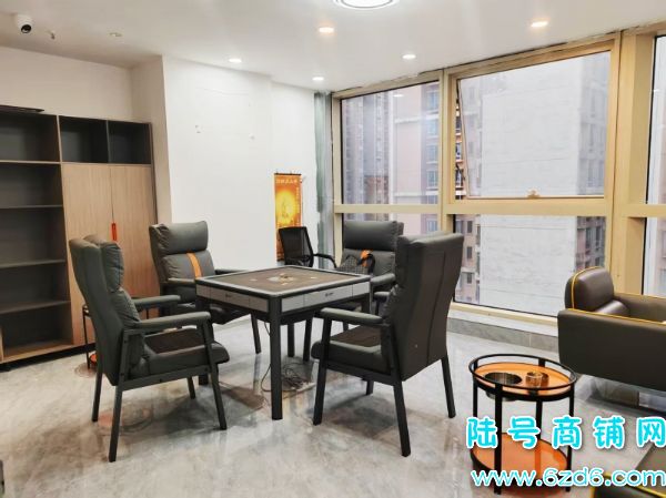 �ĸ����� ����԰�����㳡3��������ת�ã�һ������ʵ��ͼƬ