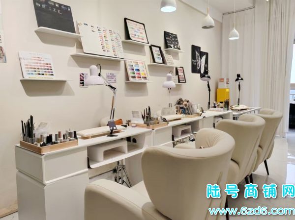 ����԰�����㳡2��60ƽ��װ���������׵�ת��ʵ��ͼƬ