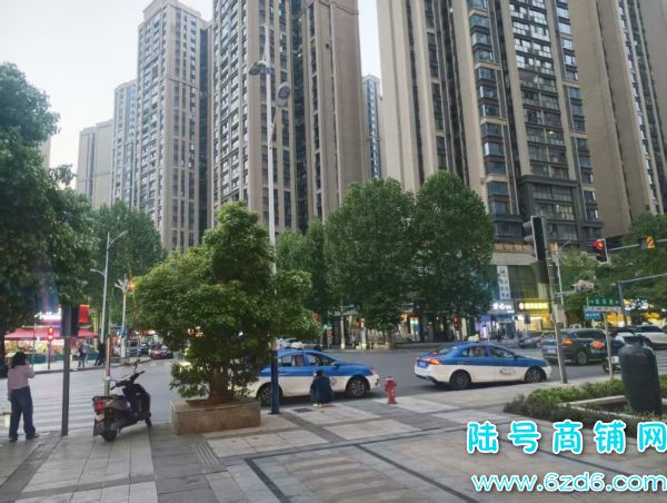 ���������������E���ٽ�70ƽ������ת��ʵ��ͼƬ