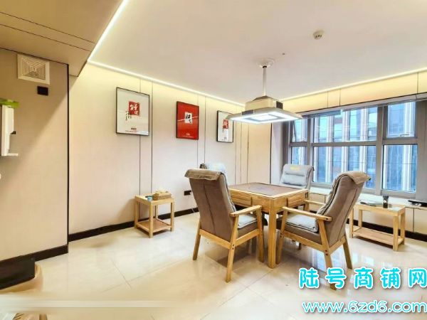 8������ ��ɽ�����б��ָ߶˼��˵�����������ת��ʵ��ͼƬ