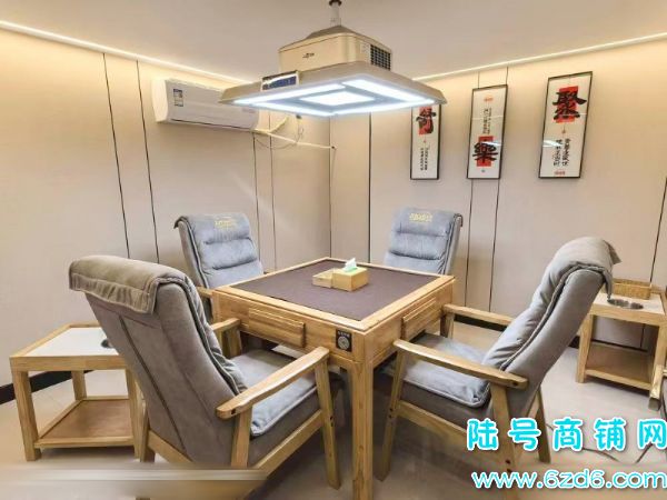 8������ ��ɽ�����б��ָ߶˼��˵�����������ת��ʵ��ͼƬ