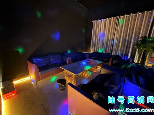 ��½�ţ���Ϫ�������Ĺ㳡����ƹ�+̨��ת�ã�������ͷͣ������ʵ��ͼƬ