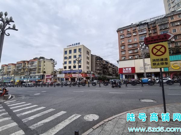 ��½�ţ�������������·������С�ƹ�ת��ʵ��ͼƬ