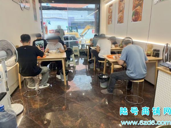 �������ϳ����и�·�ٽ�60ƽ������ת��ʵ��ͼƬ