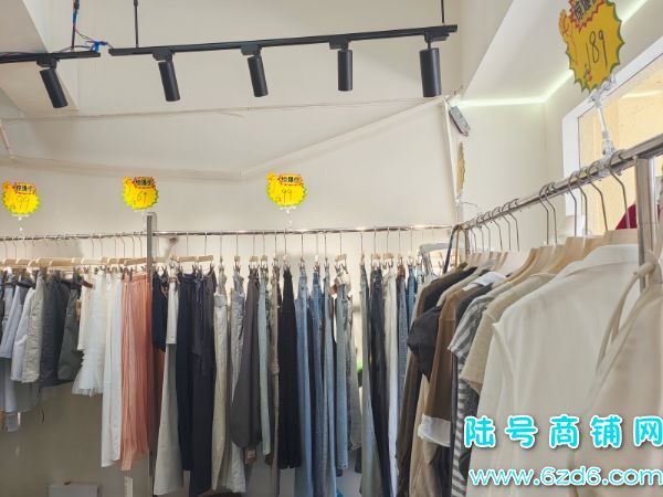 ��½�ţ������������㳡25ƽ��װ��ת�� �ɿ�תʵ��ͼƬ